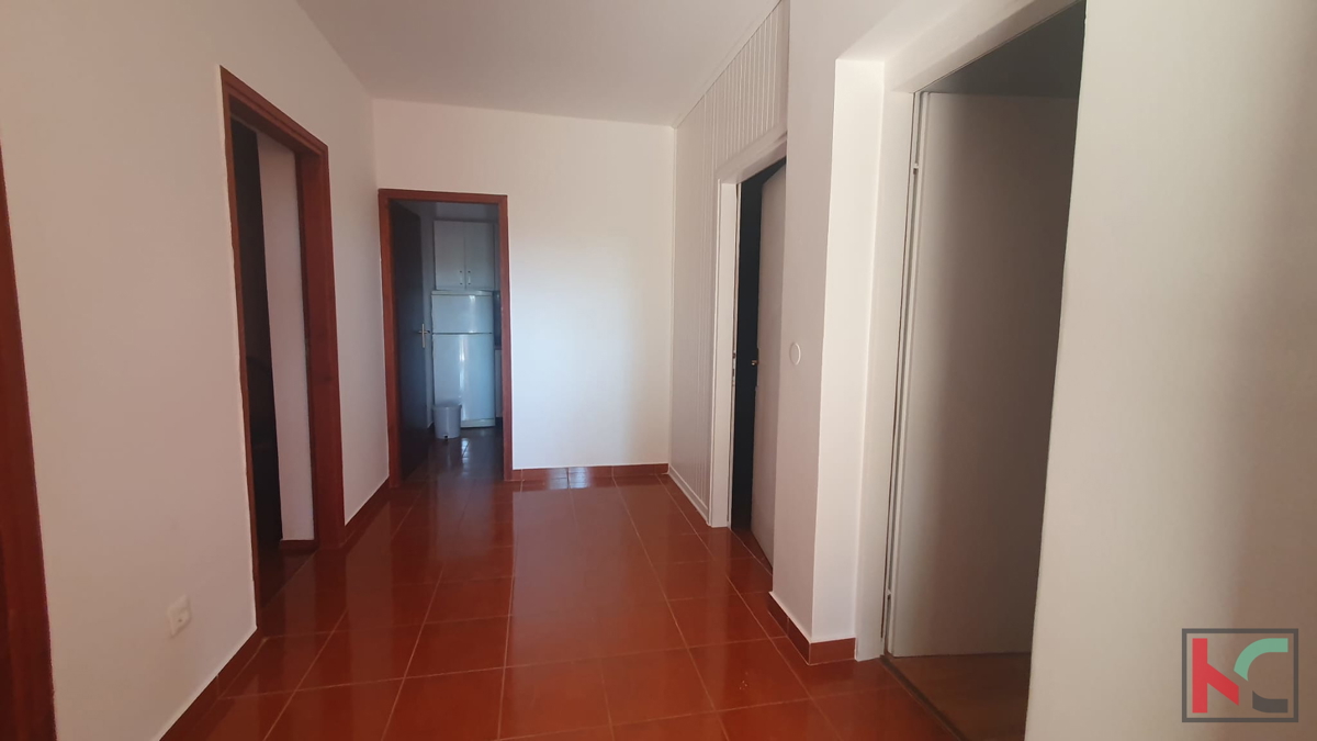Istra, Poreč, okolica Červarja, samostojna hiša z velikim urejenim vrtom #prodaja