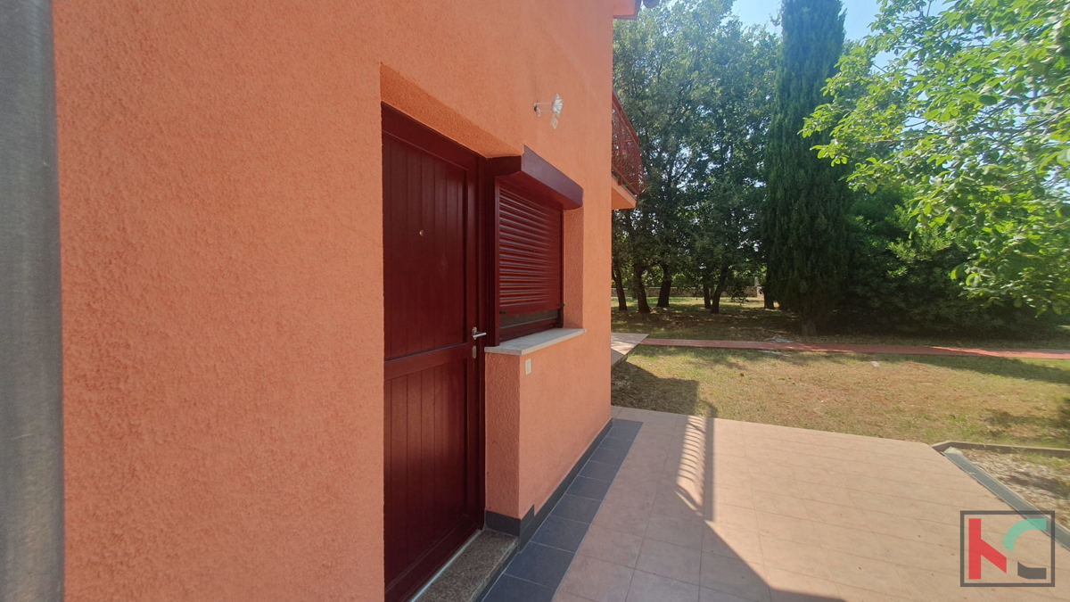 Istra, Poreč, okolica Červarja, samostojna hiša z velikim urejenim vrtom #prodaja