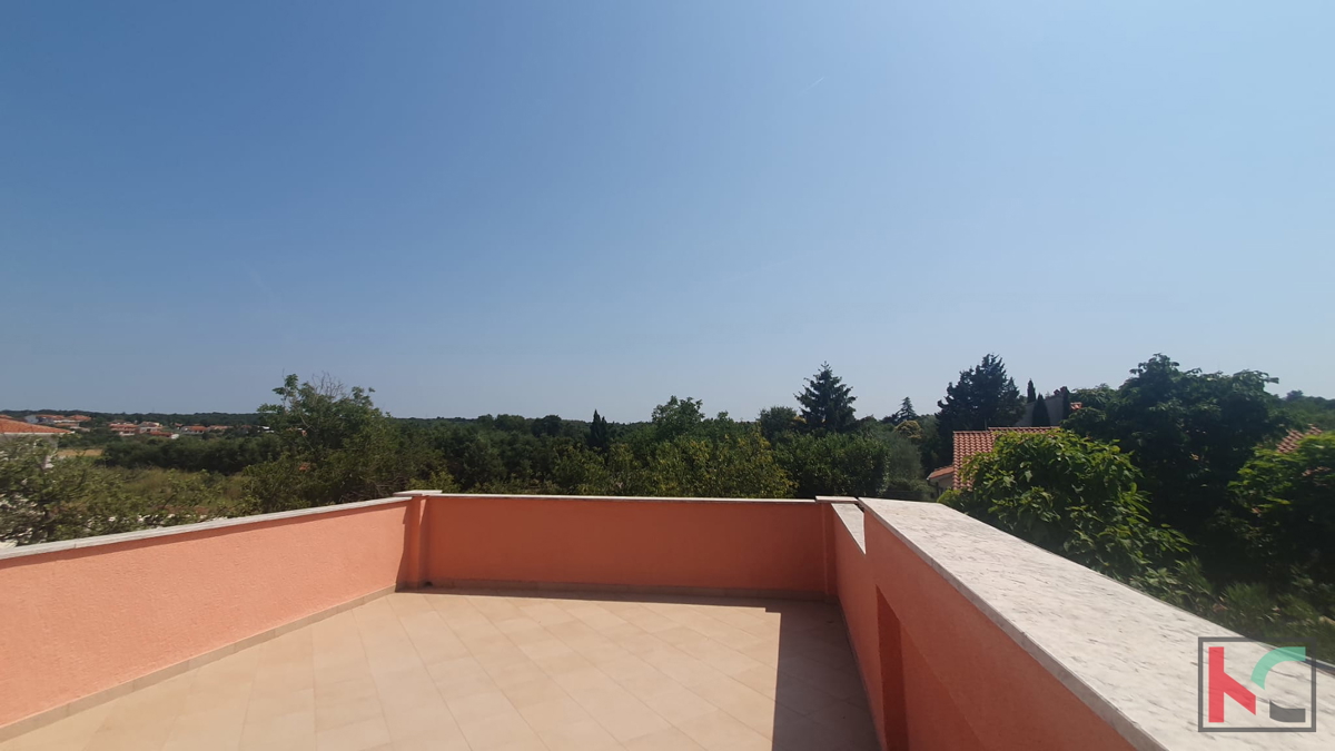 Istra, Poreč, okolica Červarja, samostojna hiša z velikim urejenim vrtom #prodaja