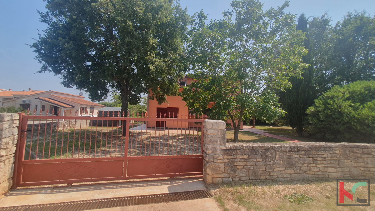 Istra, Poreč, okolica Červarja, samostojna hiša z velikim urejenim vrtom #prodaja