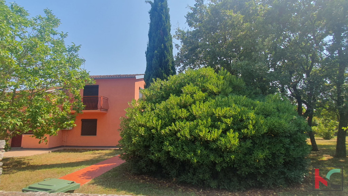 Istra, Poreč, okolica Červarja, samostojna hiša z velikim urejenim vrtom #prodaja