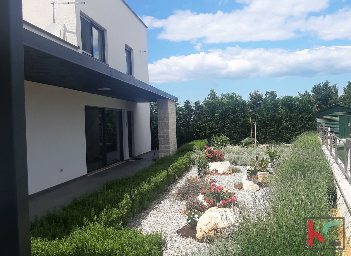 Istra, Višnjan, moderna hiša z bazenom in vrtom, 4 ss, #prodaja