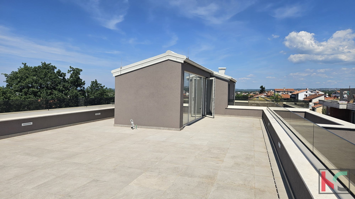 Poreč, štirisobno stanovanje 162,62 m3 v novogradnji, s prostorno strešno teraso in pogledom na morje #prodaja