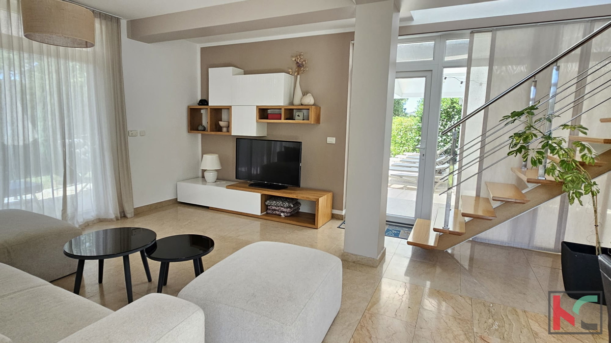 Istra, Žminj, moderna vila z notranjim in zunanjim bazenom 350m2 #prodaja