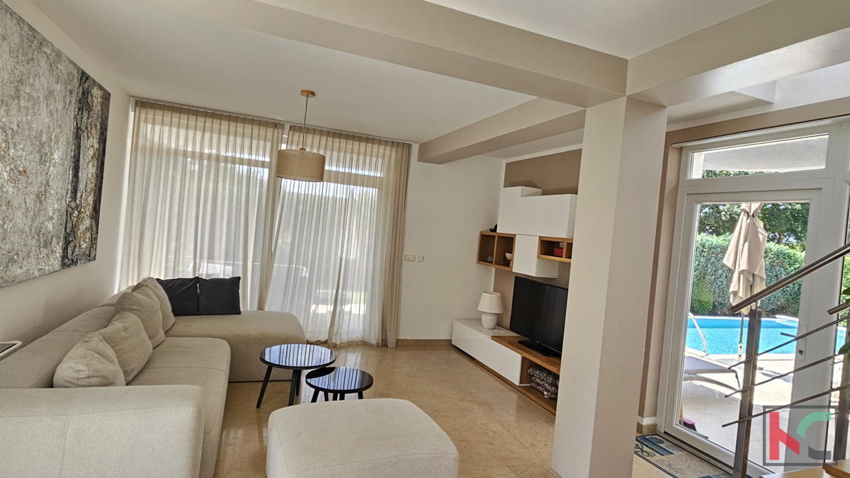 Istra, Žminj, moderna vila z notranjim in zunanjim bazenom 350m2 #prodaja