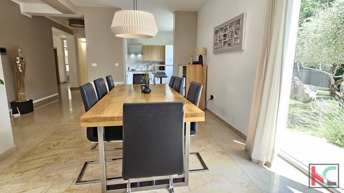 Istra, Žminj, moderna vila z notranjim in zunanjim bazenom 350m2 #prodaja