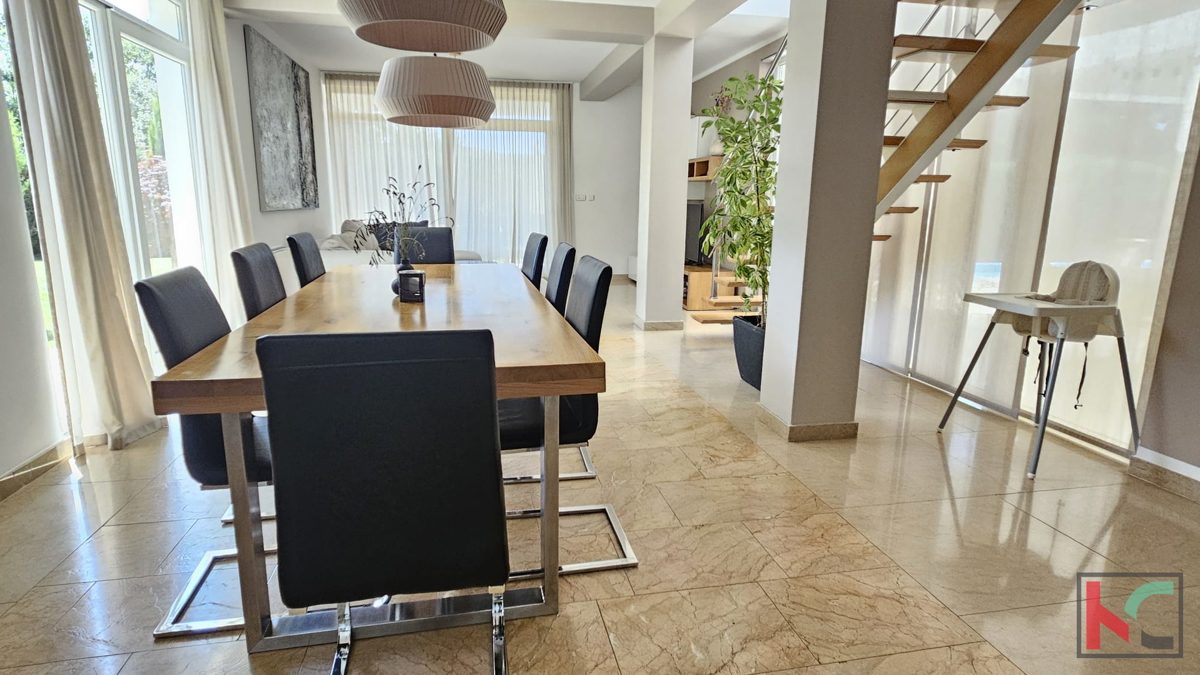 Istra, Žminj, moderna vila z notranjim in zunanjim bazenom 350m2 #prodaja