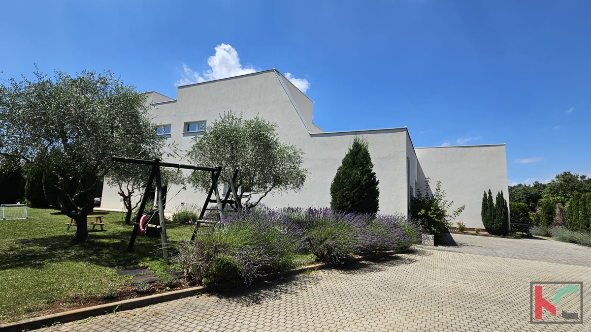 Istra, Žminj, moderna vila z notranjim in zunanjim bazenom 350m2 #prodaja