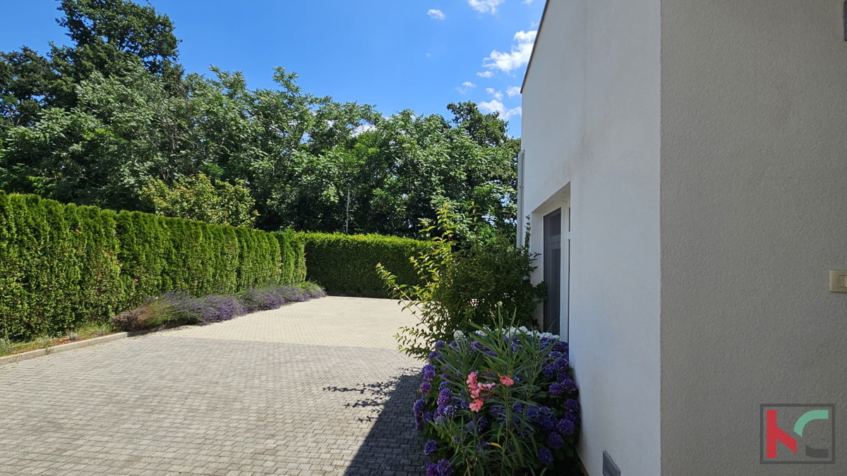 Istra, Žminj, moderna vila z notranjim in zunanjim bazenom 350m2 #prodaja