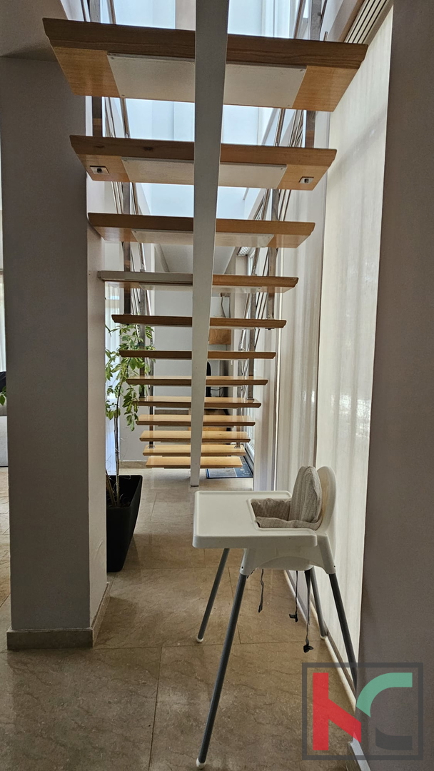 Istra, Žminj, moderna vila z notranjim in zunanjim bazenom 350m2 #prodaja