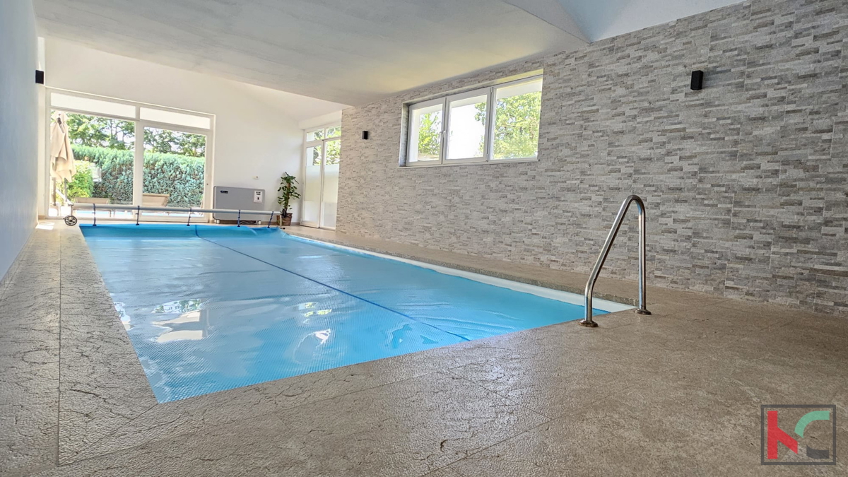 Istra, Žminj, moderna vila z notranjim in zunanjim bazenom 350m2 #prodaja