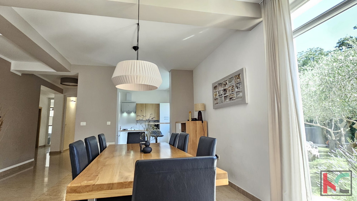 Istra, Žminj, moderna vila z notranjim in zunanjim bazenom 350m2 #prodaja