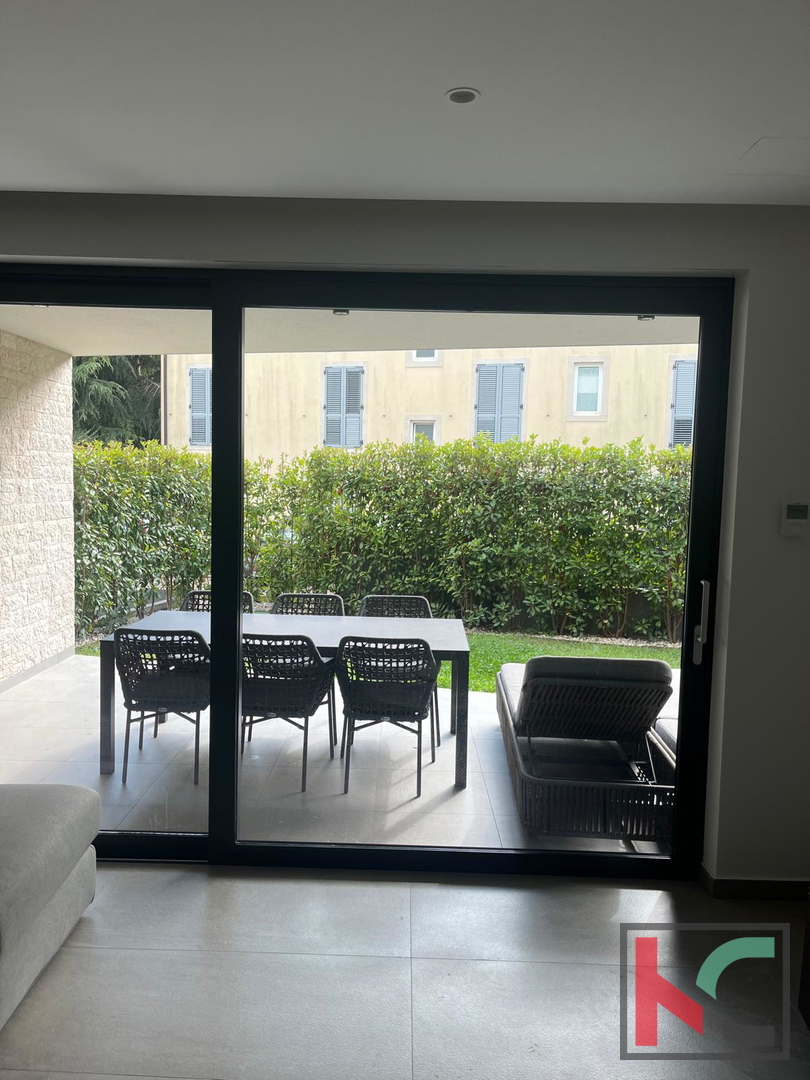 Rovinj, luksuzno stanovanje 100 m od morja z lastnim vrtom in vrtom, bivalna površina 127,50 m2 #prodaja