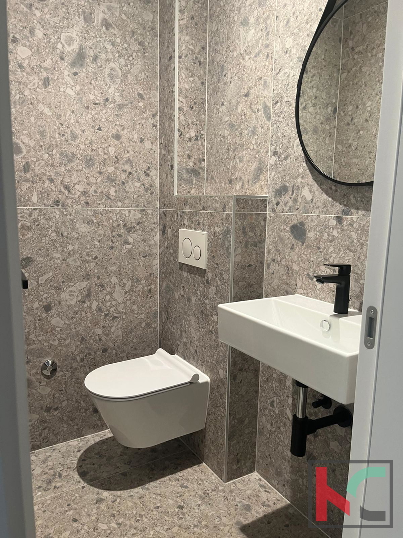 Rovinj, luksuzno stanovanje 100 m od morja z lastnim vrtom in vrtom, bivalna površina 127,50 m2 #prodaja