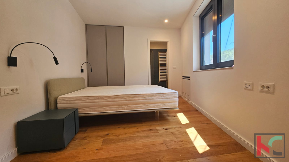 Rovinj, luksuzno stanovanje 100 m od morja z lastnim vrtom in vrtom, bivalna površina 127,50 m2 #prodaja
