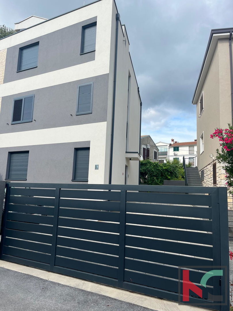 Rovinj, luksuzno stanovanje 100 m od morja z lastnim vrtom in vrtom, bivalna površina 127,50 m2 #prodaja