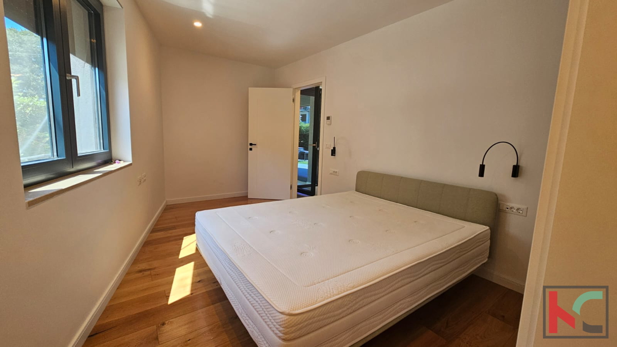 Rovinj, luksuzno stanovanje 100 m od morja z lastnim vrtom in vrtom, bivalna površina 127,50 m2 #prodaja
