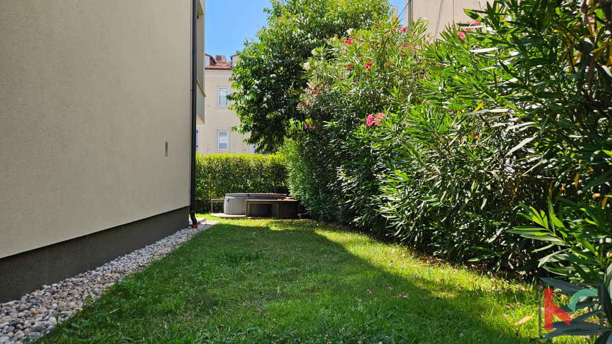 Rovinj, luksuzno stanovanje 100 m od morja z lastnim vrtom in vrtom, bivalna površina 127,50 m2 #prodaja