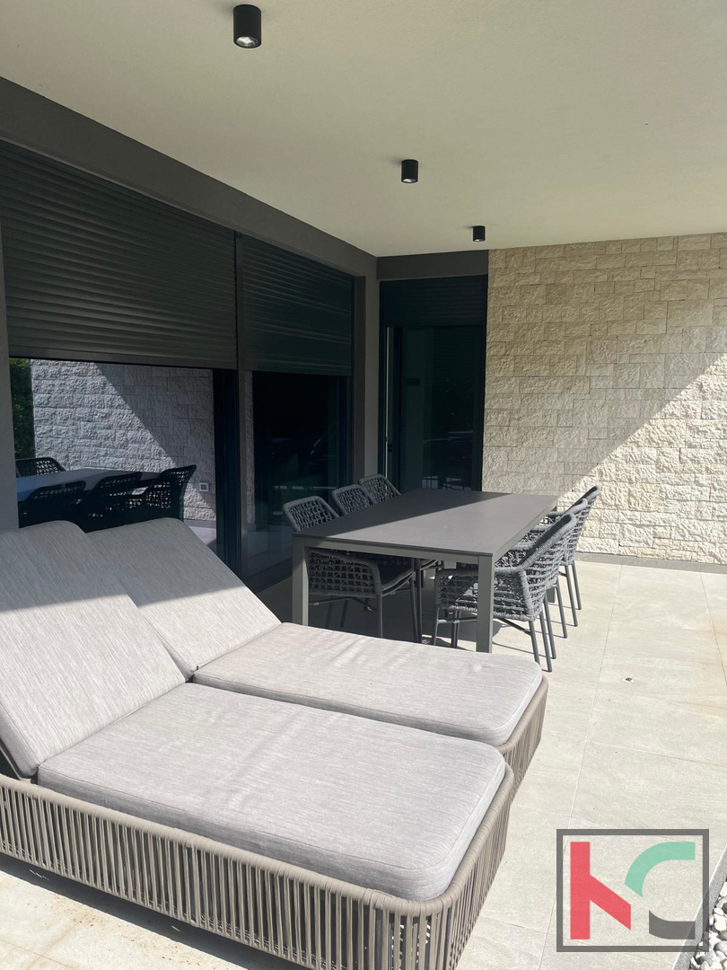 Rovinj, luksuzno stanovanje 100 m od morja z lastnim vrtom in vrtom, bivalna površina 127,50 m2 #prodaja
