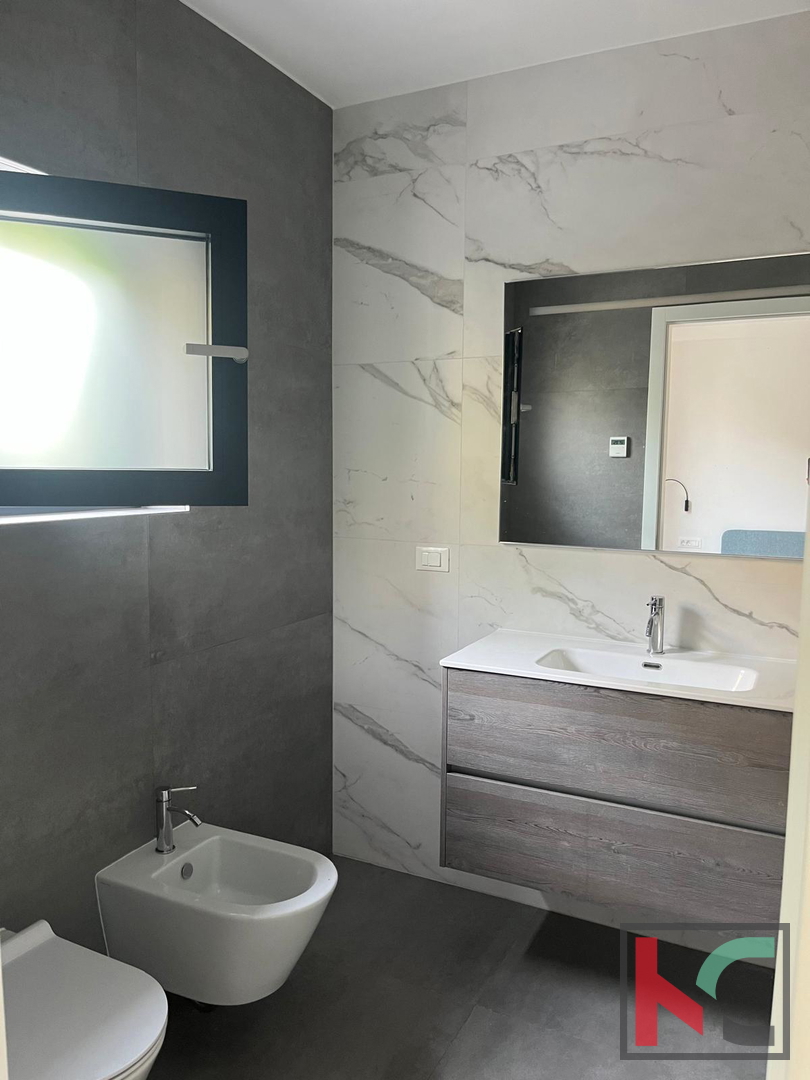 Rovinj, luksuzno stanovanje 100 m od morja z lastnim vrtom in vrtom, bivalna površina 127,50 m2 #prodaja