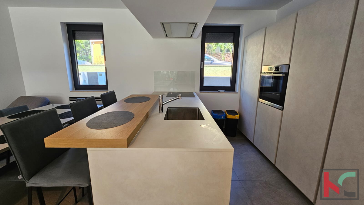 Rovinj, luksuzno stanovanje 100 m od morja z lastnim vrtom in vrtom, bivalna površina 127,50 m2 #prodaja