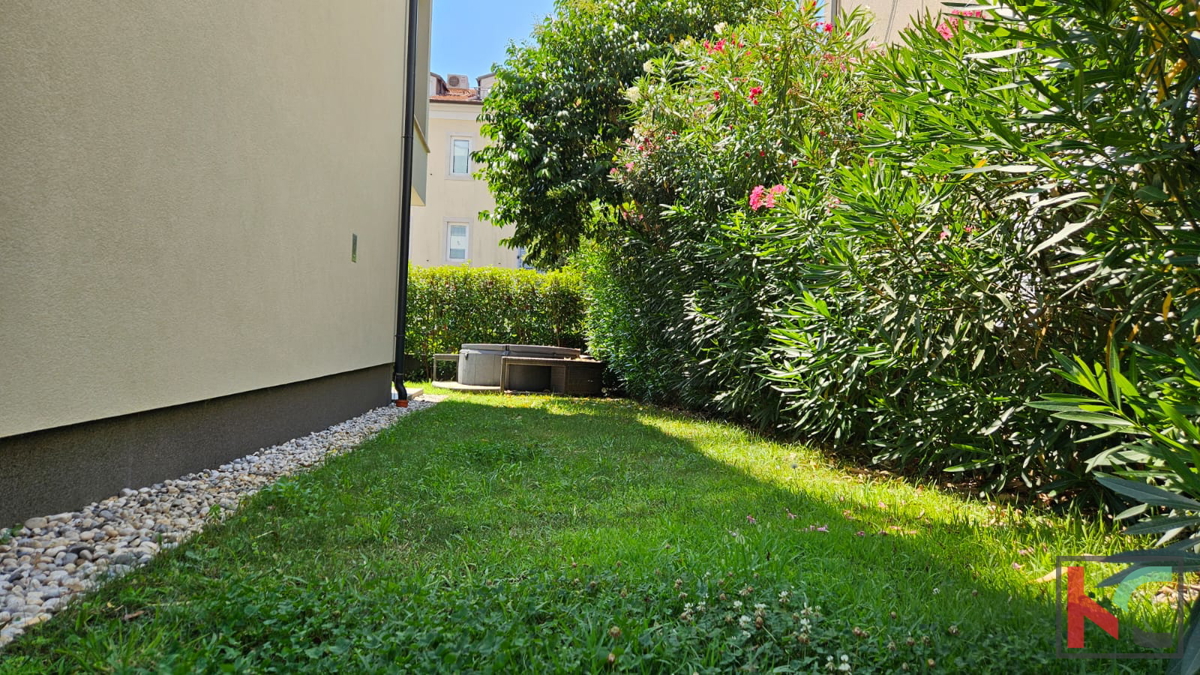 Rovinj, luksuzno stanovanje 100 m od morja z lastnim vrtom in vrtom, bivalna površina 127,50 m2 #prodaja