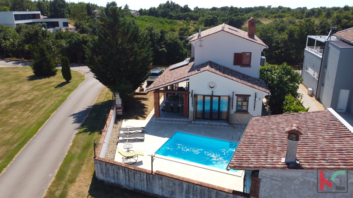 ISTRA, SVETVINČENAT, HIŠA S BAZENOM, MIRNA LOKACIJA PRODAJA