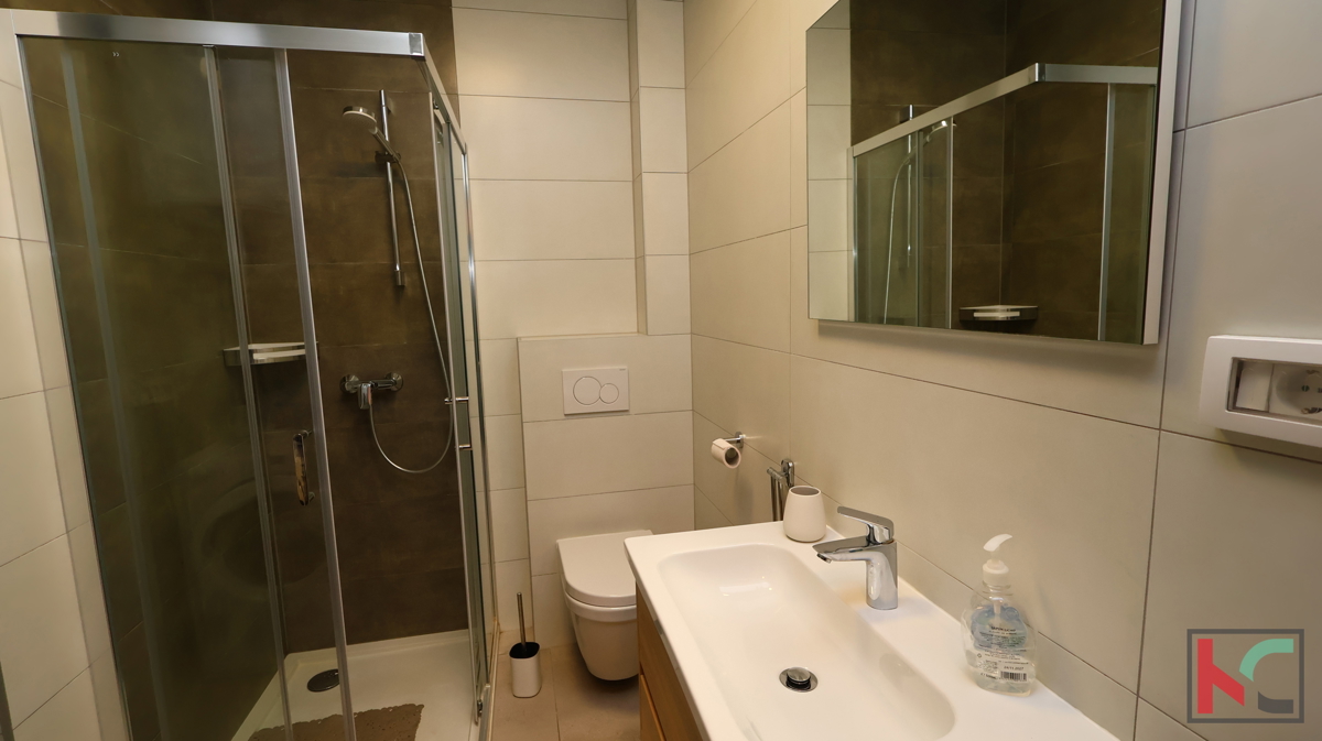 Istra, Pula, Pješčana Uvala, stanovanje v novogradnji 102,5 m2 s pogledom na morje