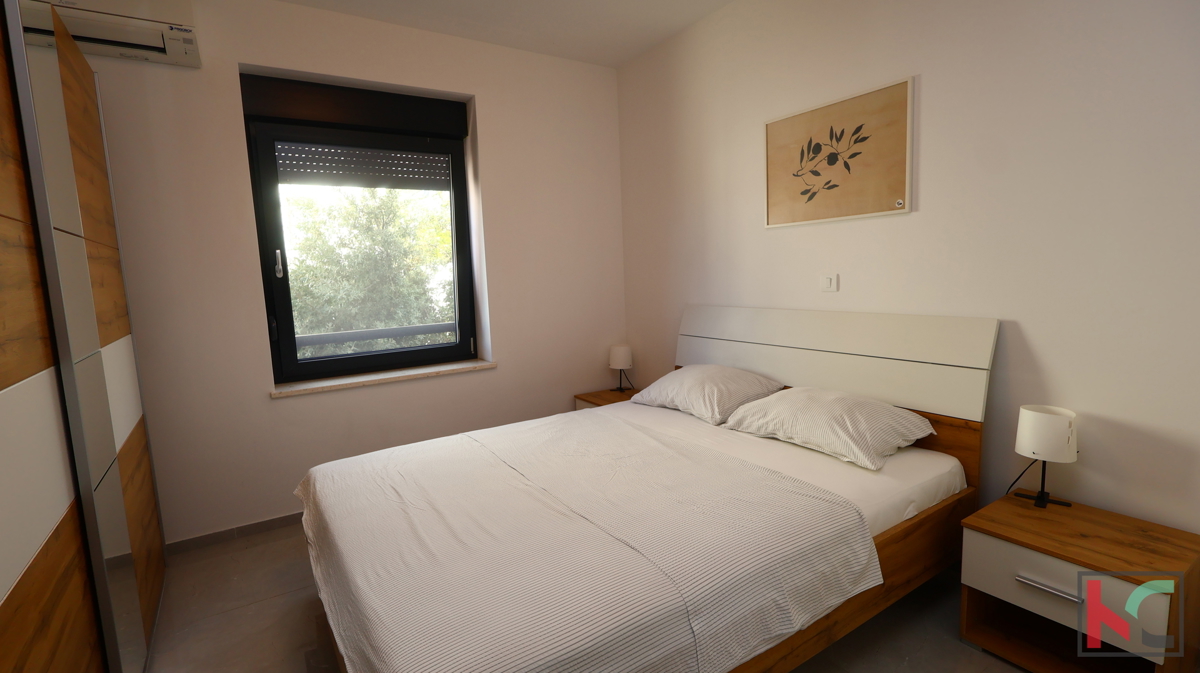 Istra, Pula, Pješčana Uvala, stanovanje v novogradnji 102,5 m2 s pogledom na morje