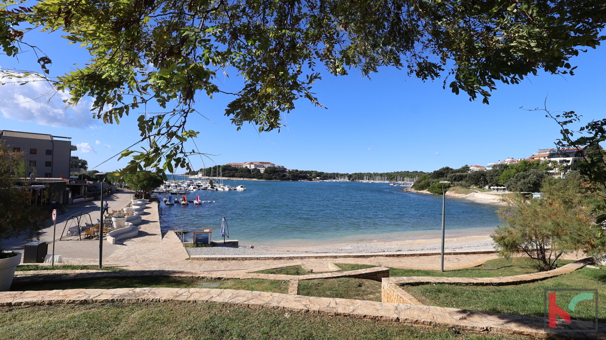 Istra, Pula, Pješčana Uvala, stanovanje v novogradnji 102,5 m2 s pogledom na morje