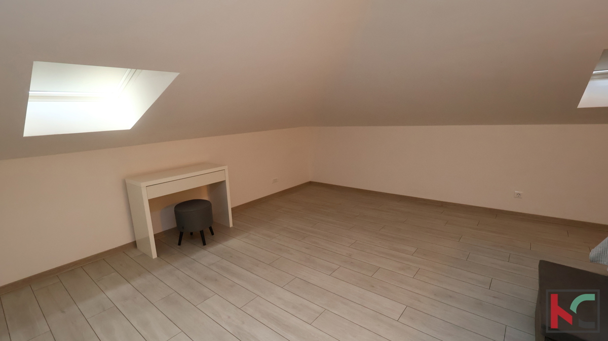 Istra, Pula, Pješčana Uvala, stanovanje v novogradnji 102,5 m2 s pogledom na morje