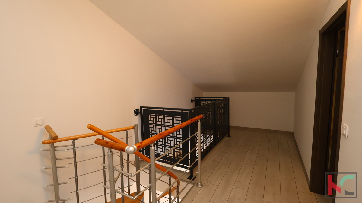 Istra, Pula, Pješčana Uvala, stanovanje v novogradnji 102,5 m2 s pogledom na morje