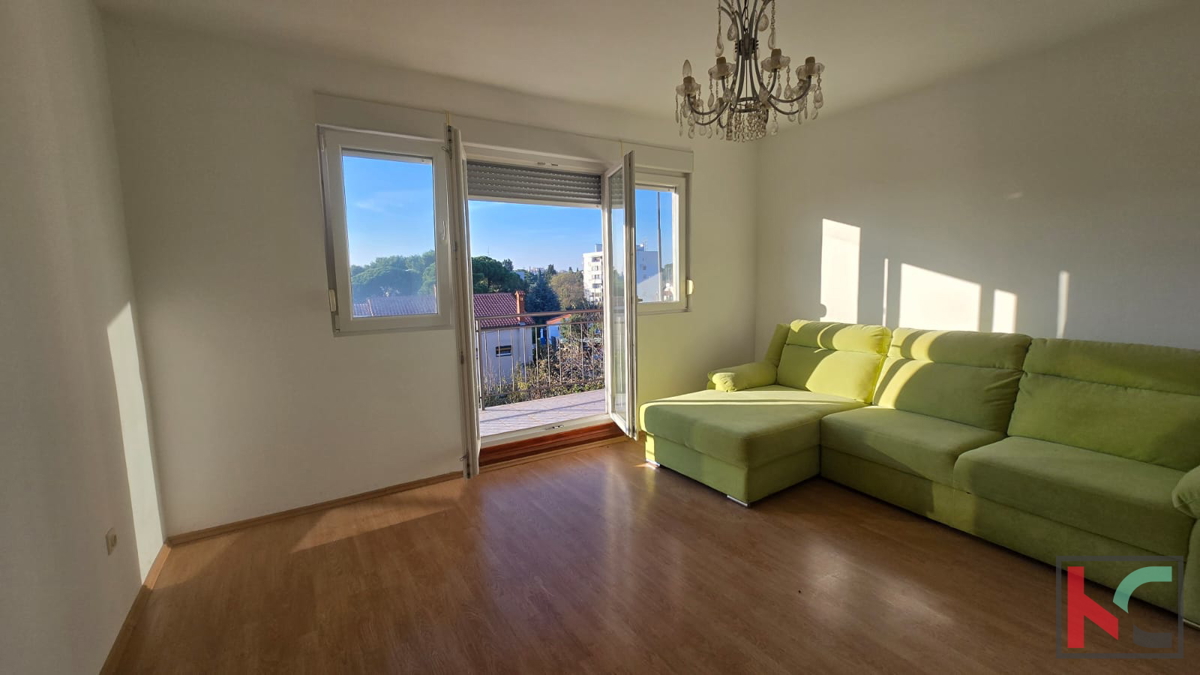 Pula, Vidikovac, prostorno stanovanje 110m2 s 3 terasami in 196m2 vrta