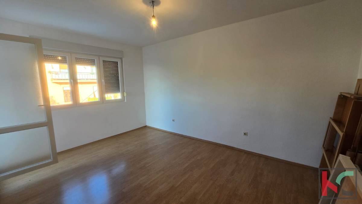 Pula, Vidikovac, prostorno stanovanje 110m2 s 3 terasami in 196m2 vrta