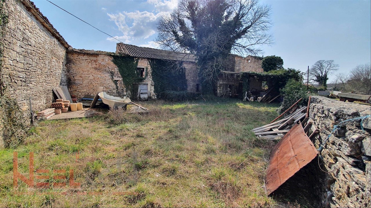 Istra - Barban, 4 stare hiše na prostornem vrtu