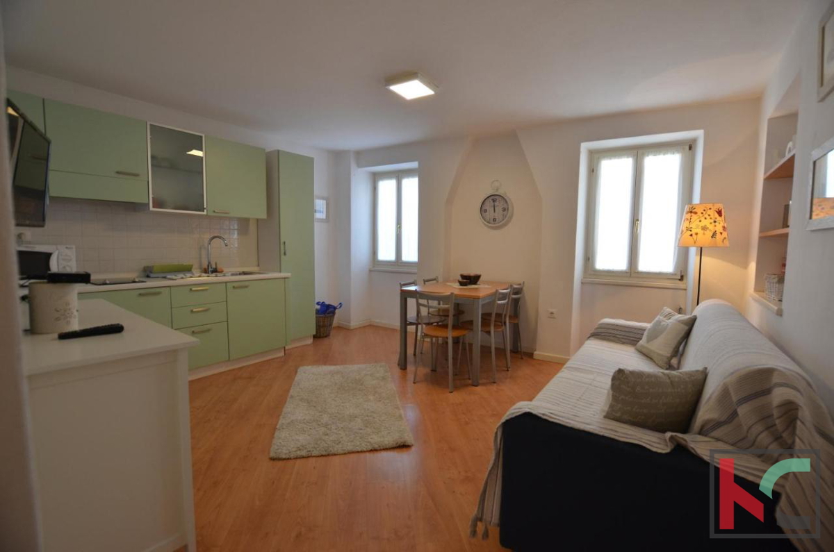 Istra, Rovinj apartma v centru s pogledom na morje, 1s+kopa #prodaja