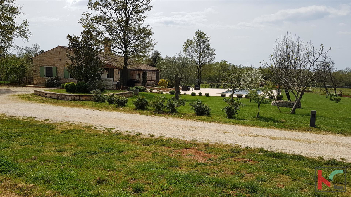 Istra - Bale, Vila z bazenom na parceli 30.550m2