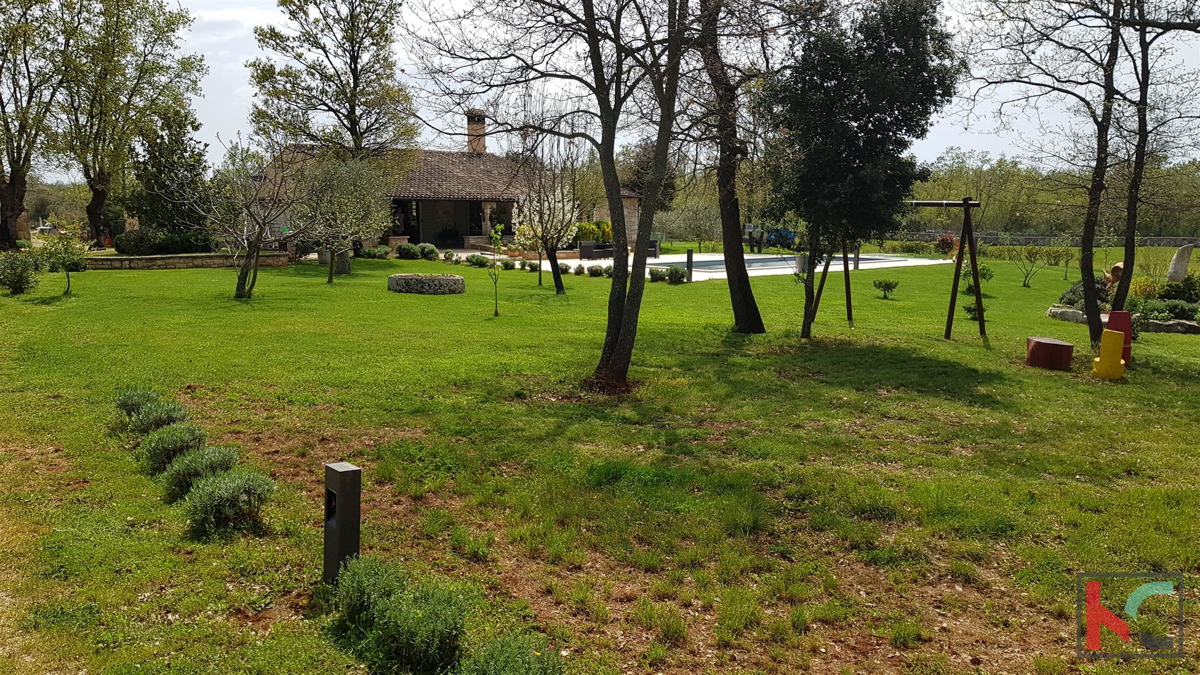 Istra - Bale, Vila z bazenom na parceli 30.550m2