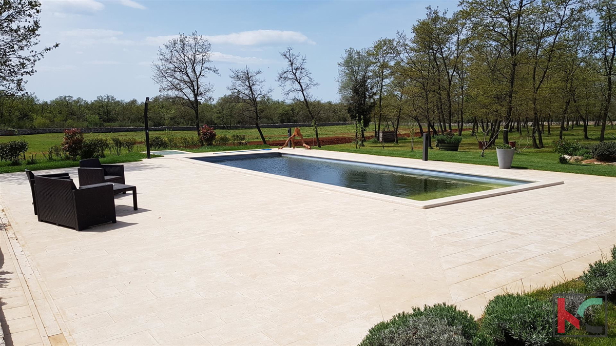 Istra - Bale, Vila z bazenom na parceli 30.550m2