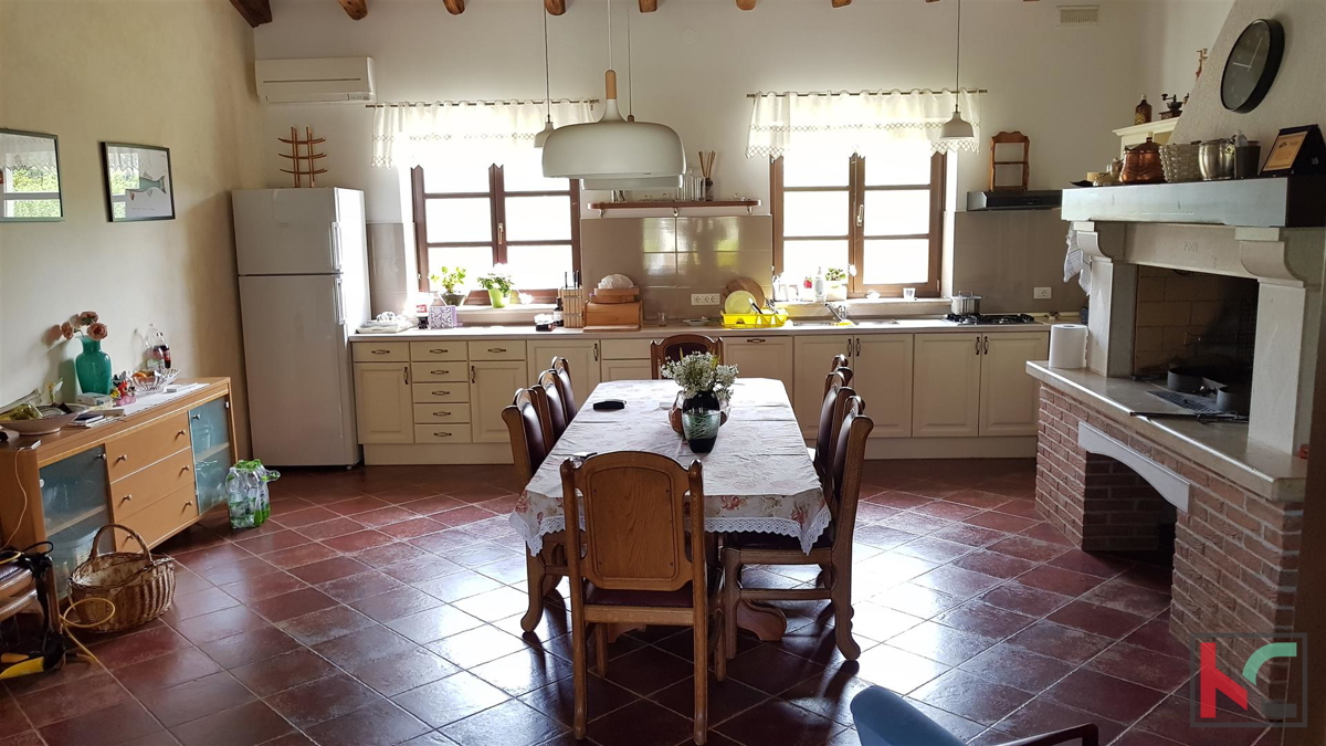 Istra - Bale, Vila z bazenom na parceli 30.550m2