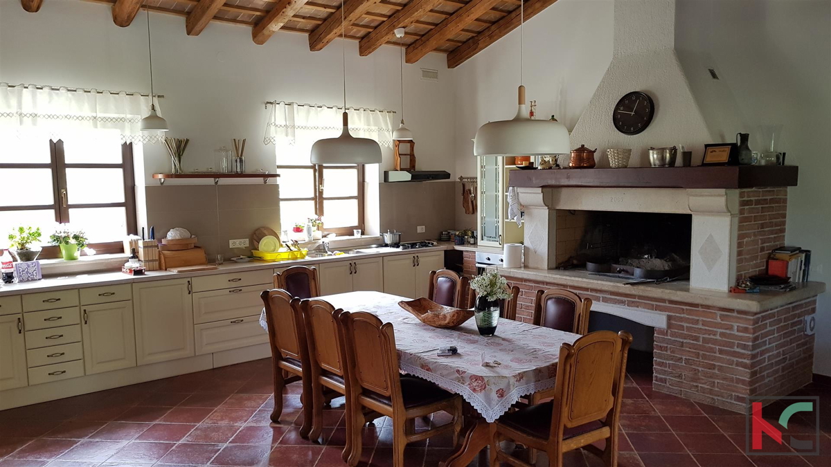 Istra - Bale, Vila z bazenom na parceli 30.550m2