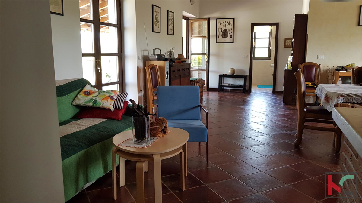 Istra - Bale, Vila z bazenom na parceli 30.550m2