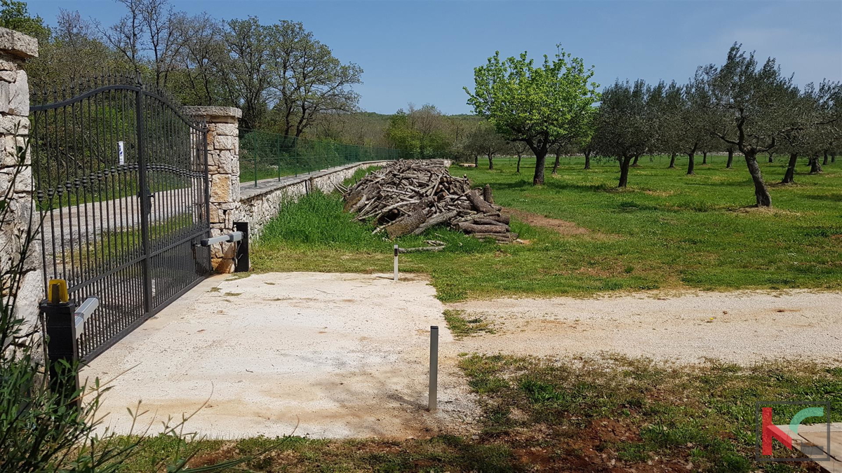 Istra - Bale, Vila z bazenom na parceli 30.550m2