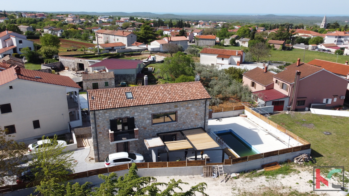 Istra, Kanfanar, avtentična vila 200 m2 z bazenom in pogledom na morje