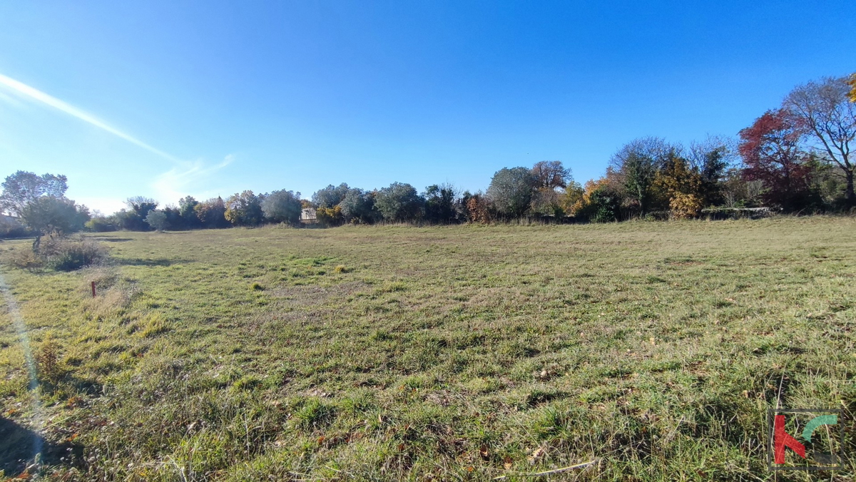 Istra, Peroj, neurbanizirano zemljišče 2942m2 pri Fažani