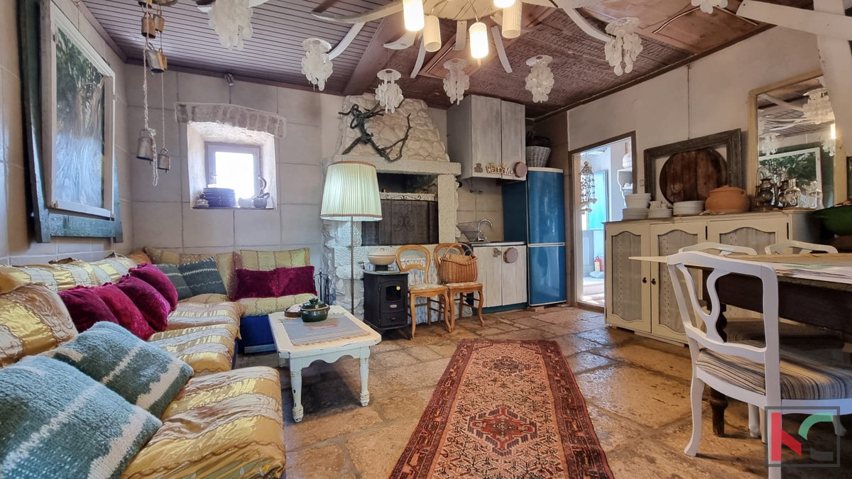 Krnica, Marčana, obnovljena rustikalna kamnita hiša 136m2