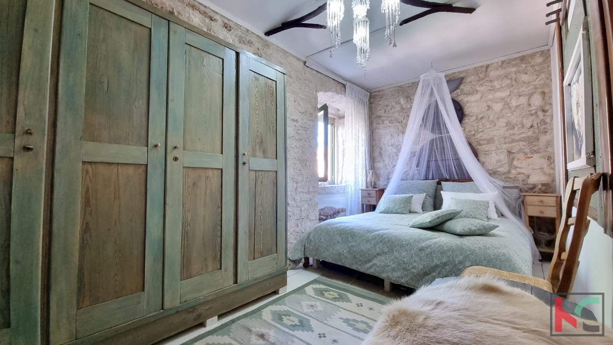 Krnica, Marčana, obnovljena rustikalna kamnita hiša 136m2
