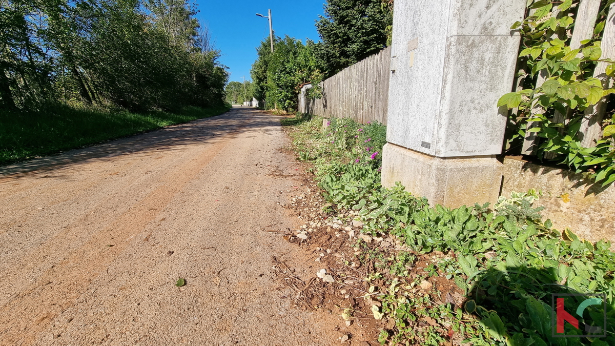 Istra, Loborika, gradbena parcela 892m2 pravilnega formata