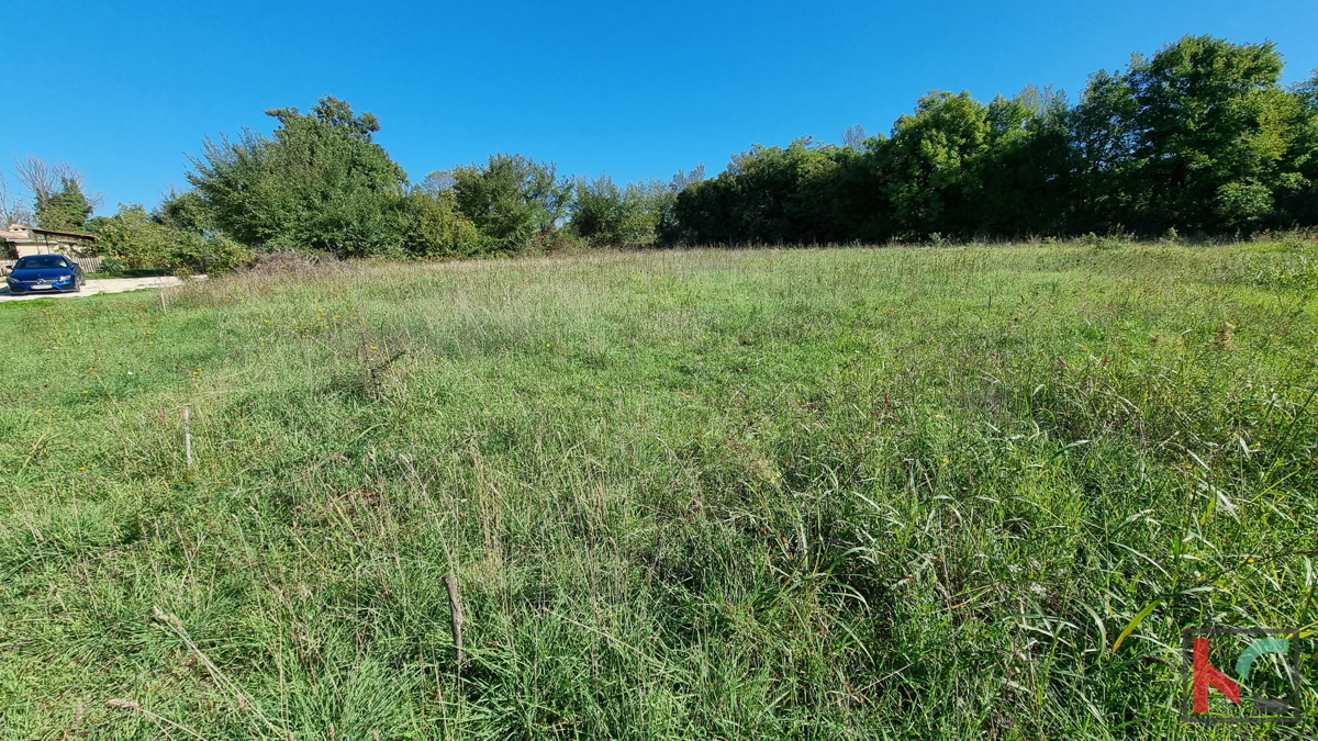 Istra, Loborika, gradbena parcela 892m2 pravilnega formata