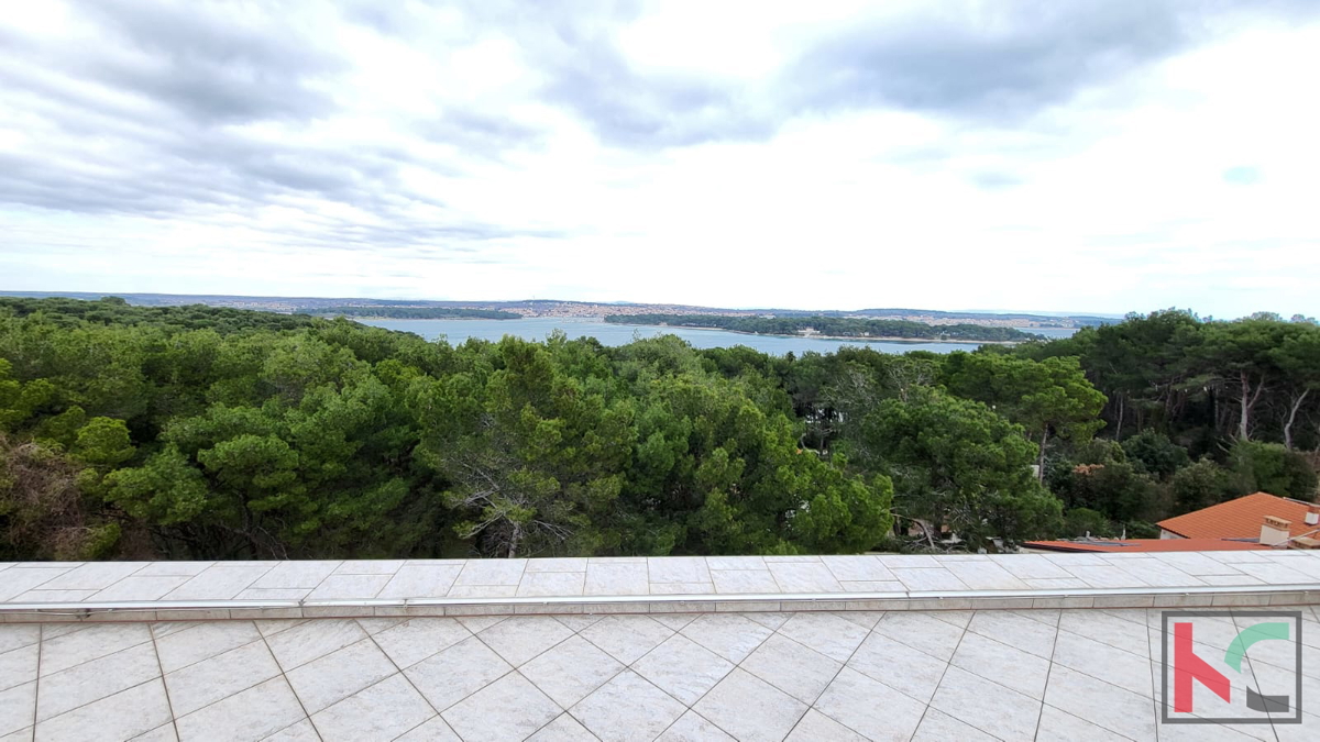 Istra, Premantura, apartma 184,81m2, 100m od plaže